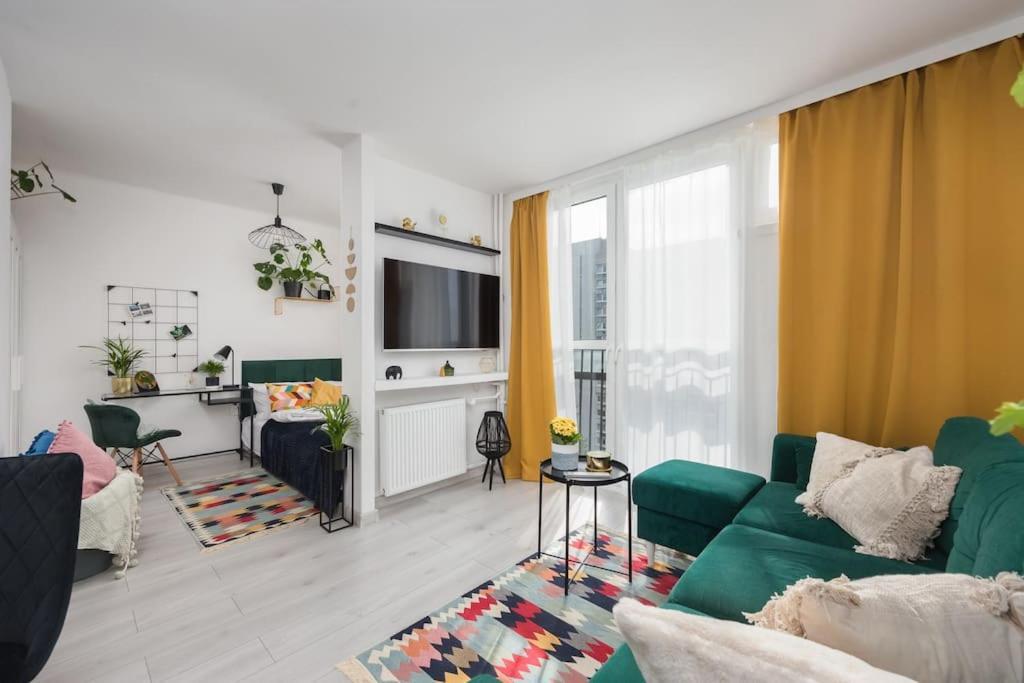 Specious Center With Park View *